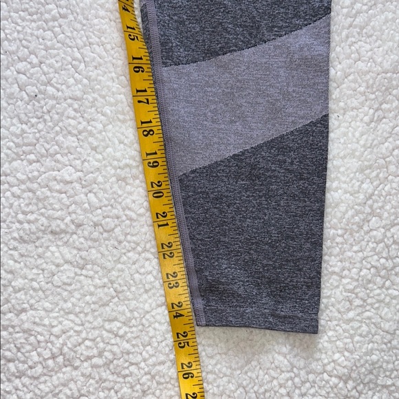 PINK Victoria's Secret Gray Leggings with Tapered Fit - Picture 5 of 9